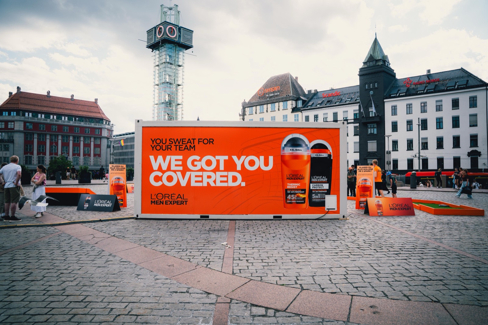 The XXL Ball container stand on Jernbanetorget